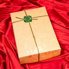 Hlaða mynd inn í gallerískoðara, Gjafapakki - Claus Porto sápa og emaleraður sápudiskur frá Falcon