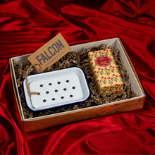 Hlaða mynd inn í gallerískoðara, Gjafapakki - Claus Porto sápa og emaleraður sápudiskur frá Falcon