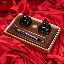 Hlaða mynd inn í gallerískoðara, Gjafapakki - Blekpenni, blek og pennabekkur