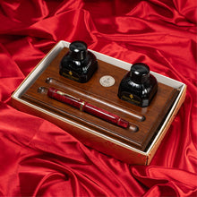 Hlaða mynd inn í gallerískoðara, Gjafapakki - Blekpenni, blek og pennabekkur