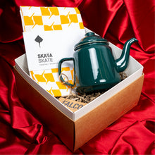 Hlaða mynd inn í gallerískoðara, Gjafapakki - Emaleraður Teketill og Fiskastykki