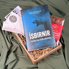 Hlaða mynd inn í gallerískoðara, Ísbirnir eftir Sólveigu Pálsdóttur , ÁRITUÐ og innpökkuð.