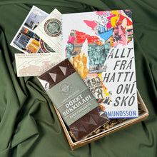 Hlaða mynd inn í gallerískoðara, Allt frá hatti oní skó eftir Einar Má Guðmundsson , ÁRITUÐ og innpökkuð.