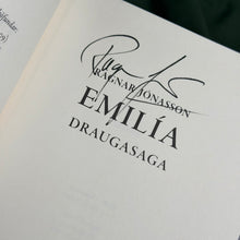 Hlaða mynd inn í gallerískoðara, Emilía eftir Ragnar Jónasson, ÁRITUÐ og innpökkuð.