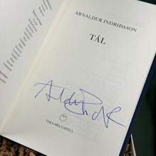 Hlaða mynd inn í gallerískoðara, Tál eftir Arnald Indriðason, ÁRITUÐ og innpökkuð.