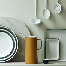 Hlaða mynd inn í gallerískoðara, Emaleruð Falcon kanna, 1,7 líter