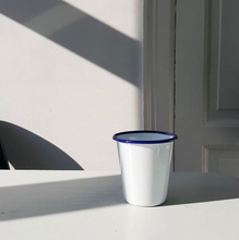 Hlaða mynd inn í gallerískoðara, Emalerað Falcon glas