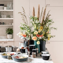 Hlaða mynd inn í gallerískoðara, Emaleruð Falcon kanna, 1,7 líter