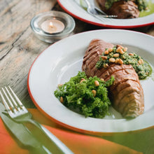 Hlaða mynd inn í gallerískoðara, Emaleraðir Falcon diskar