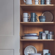 Hlaða mynd inn í gallerískoðara, Emalerað Falcon glas