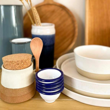 Hlaða mynd inn í gallerískoðara, Emaleruð Falcon smáskál