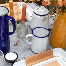 Hlaða mynd inn í gallerískoðara, Emaleruð Falcon sósukanna, 600 ml.