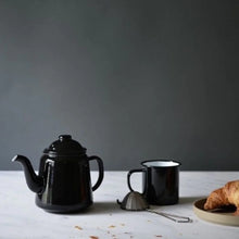 Hlaða mynd inn í gallerískoðara, Emaleraður Falcon Teketill, 1 líter