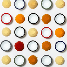 Hlaða mynd inn í gallerískoðara, Emaleruð Falcon smáskál