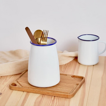 Hlaða mynd inn í gallerískoðara, Emaleraður Falcon Blómavasi