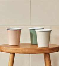 Hlaða mynd inn í gallerískoðara, Emalerað Falcon glas