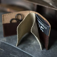 Hlaða mynd inn í gallerískoðara, Leður nálaveski