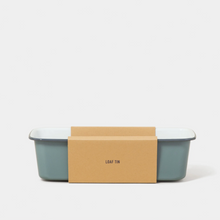 Hlaða mynd inn í gallerískoðara, Emalerað Falcon brauðform