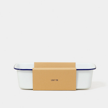 Hlaða mynd inn í gallerískoðara, Emalerað Falcon brauðform