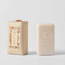 Hlaða mynd inn í gallerískoðara, Claus Porto sápa - Almond milk