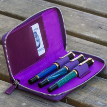 Hlaða mynd inn í gallerískoðara, Galen Leather pennaveski fyrir þrjá penna.