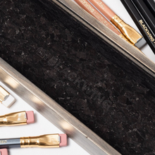 Hlaða mynd inn í gallerískoðara, Blackwing blýantasett í furuboxi
