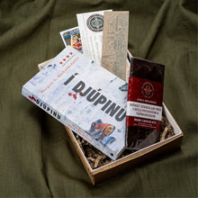 Hlaða mynd inn í gallerískoðara, Bóka Gjafapakki - Í djúpinu eftir Margréti Höskuldsdóttur. ÁRITUÐ.