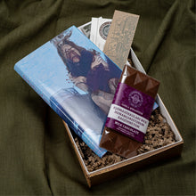 Hlaða mynd inn í gallerískoðara, Bóka Gjafapakki - Staðráðin í að vera eftir Evu Gunnarsdóttir . ÁRITUÐ.