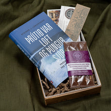 Hlaða mynd inn í gallerískoðara, Bóka Gjafapakki - Þrútið var loft og þungur sjór eftir Steinar J. Lúðvíksson. ÁRITUÐ.