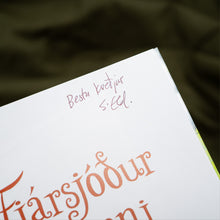 Hlaða mynd inn í gallerískoðara, Bóka Gjafapakki - Fjársjóður í mýrinni eftir Sigrúnu Eldjárn. ÁRITUÐ.