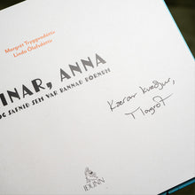 Hlaða mynd inn í gallerískoðara, Bóka Gjafapakki - Einar, Anna og safnið sem var bannað börnum eftir Margréti Tryggvadóttur. ÁRITUÐ.