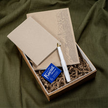 Hlaða mynd inn í gallerískoðara, Gjafapakki - blekpenni, blek og bók.