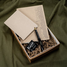 Hlaða mynd inn í gallerískoðara, Gjafapakki - blekpenni, blek og bók.