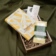 Hlaða mynd inn í gallerískoðara, Bóka Gjafapakki - Einmanna eftir Aðalbjörgu Stefaníu. ÁRITUÐ.