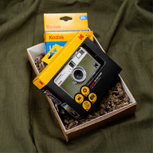 Hlaða mynd inn í gallerískoðara, Gjafapakki - Kodak myndavél og filmur.