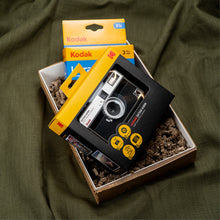 Hlaða mynd inn í gallerískoðara, Gjafapakki - Kodak myndavél og filmur.