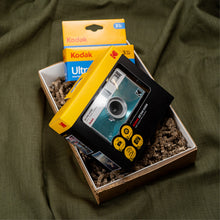 Hlaða mynd inn í gallerískoðara, Gjafapakki - Kodak myndavél og filmur.
