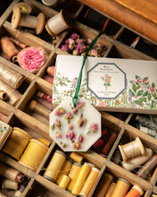 Hlaða mynd inn í gallerískoðara, Carrière Frères Ilm-upphengi - Damaskurós