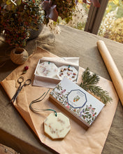 Hlaða mynd inn í gallerískoðara, Carrière Frères Ilm-upphengi - Damaskurós