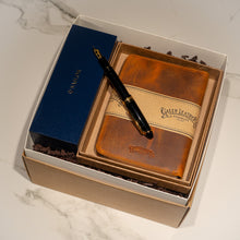 Hlaða mynd inn í gallerískoðara, Gjafapakki - Sailor Blekpenni og Leður Pennaveski