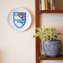 Hlaða mynd inn í gallerískoðara, Diskur með skjaldarmerki Flateyrar