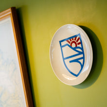 Hlaða mynd inn í gallerískoðara, Diskur með skjaldarmerki Flateyrar