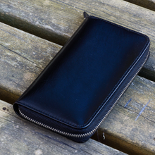 Hlaða mynd inn í gallerískoðara, Galen Leather pennaveski fyrir þrjá penna.