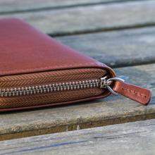 Hlaða mynd inn í gallerískoðara, Galen Leather pennaveski fyrir þrjá penna.