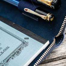 Hlaða mynd inn í gallerískoðara, Galen Leather pennaveski fyrir fimm penna.