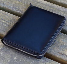 Hlaða mynd inn í gallerískoðara, Galen Leather pennaveski fyrir fimm penna.