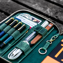 Hlaða mynd inn í gallerískoðara, Galen Leather A5 pennaveski