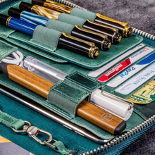 Hlaða mynd inn í gallerískoðara, Galen Leather A5 pennaveski