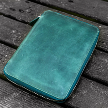 Hlaða mynd inn í gallerískoðara, Galen Leather A5 pennaveski