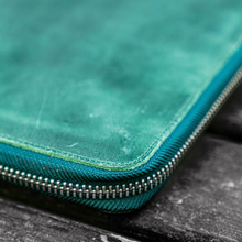 Hlaða mynd inn í gallerískoðara, Galen Leather A5 pennaveski